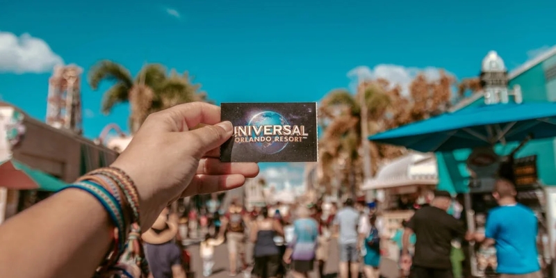 A view of Universal Studios Orlando, highlighting attractions and the ideal time for visiting theme parks in Orlando.