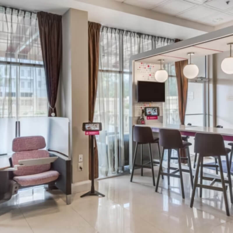 Downtown Orlando Hotel Near Amway Arena with flexible work space